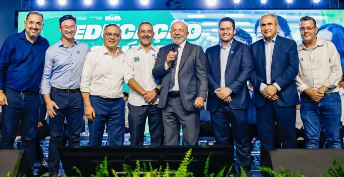 Lula brinca com prefeitos do PL e alerta: Presidente não pode ser 'mesquinho' com oposição em repasses