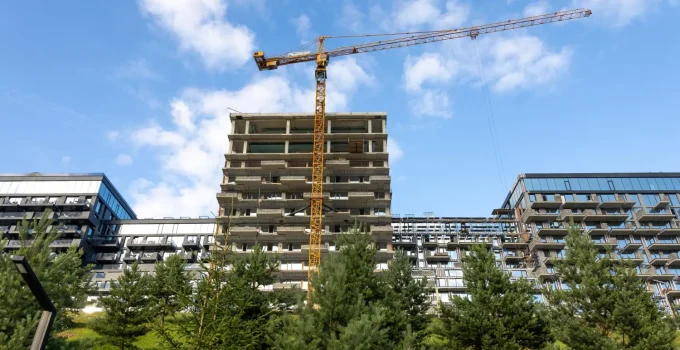 Imóveis de Luxo: Crescimento de 20% no VGV Revela Mercado de Luxo como Refúgio Financeiro em Juros Altos e Consolidação de Gigantes
