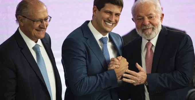 João Campos defende Alckmin como vice de Lula e busca apoio para Pernambuco em reunião tensa em Brasília