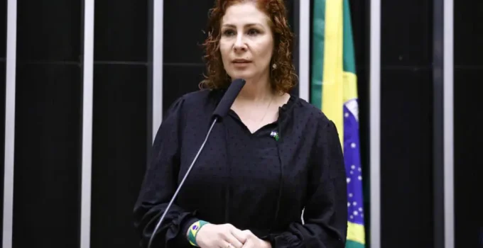 Justiça Italiana Desmente Carla Zambelli: Juízes Não Serão Trocados em Caso de Extradição, Defesa Recorre