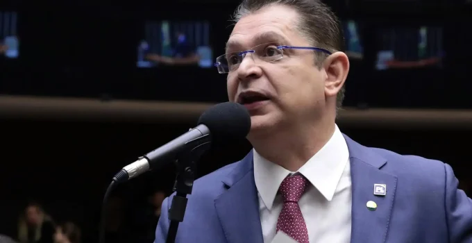 PEC da Escala 6x1: Líder do PL aponta erros graves e propõe remuneração por hora como alternativa moderna