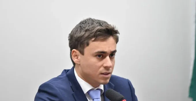 TRE-MG Rejeita Denúncia Contra Nikolas Ferreira: Decisão Abala Cenário Político e Popularidade Crescente do PL