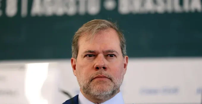 PF pede suspeição de Dias Toffoli no caso Banco Master após mensagens em celular de banqueiro; Ministro rebate com "ilações"