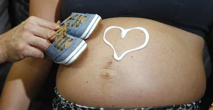 Aprendizagem começa na gestação: Como a saúde e o ambiente da mãe moldam o futuro do bebê
