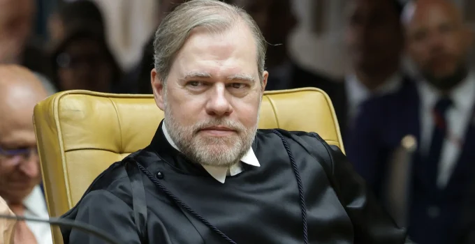 Dias Toffoli no STF: Análise Crítica Liga Ascensão a "Barbarismo Vertical" e Patrimonialismo Petista