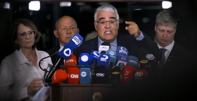 Oposição protocola novo pedido de impeachment contra Dias Toffoli no STF, veja quem assina e os motivos