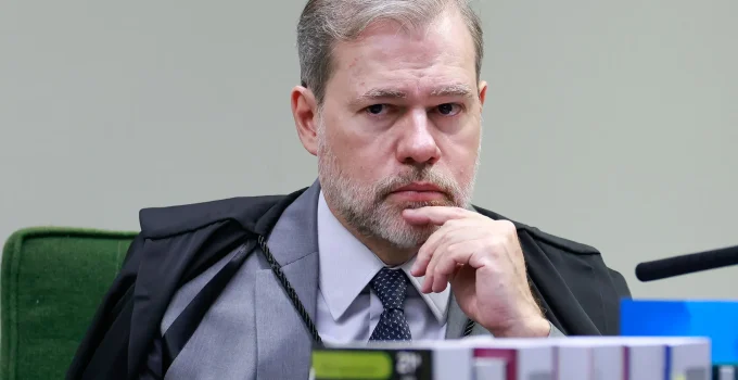 CPI do Crime Organizado quer Toffoli e irmãos na mira após mensagens de banqueiro ligado a fraudes