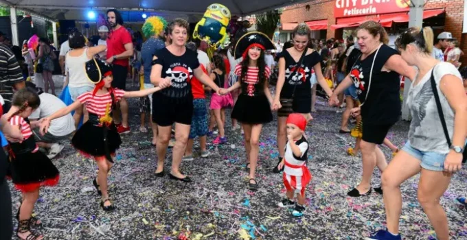 Foz do Iguaçu Vibra: Cinco Dias de Carnaval Gratuito na Praça da Paz com Atrações para Toda Família e Shows Nacionais