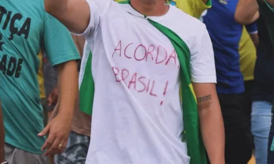 Por que o Brasileiro é Corajoso com Brasília e Tímido com o Poder Local: A Dualidade da Cidadania e o Perigo da Complacência