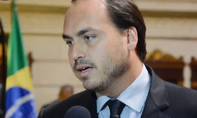 Carlos Bolsonaro Declara Apoio a Michelle Bolsonaro para o Senado: "Minha Senadora no DF é Michelle"