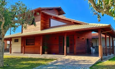 Tecnologia Alemã Revoluciona Construção: Chalés de Madeira Prontos em 40 Minutos por Empresa de SC