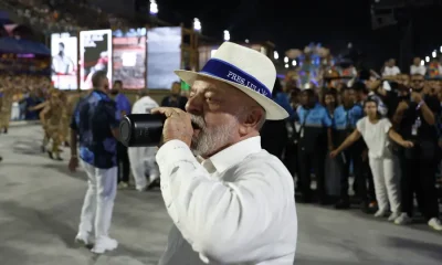 Carnaval na Sapucaí: Lula é Celebrado em Desfile Histórico com Mais de 70 Minutos de Exaltação e Ataques a Bolsonaro