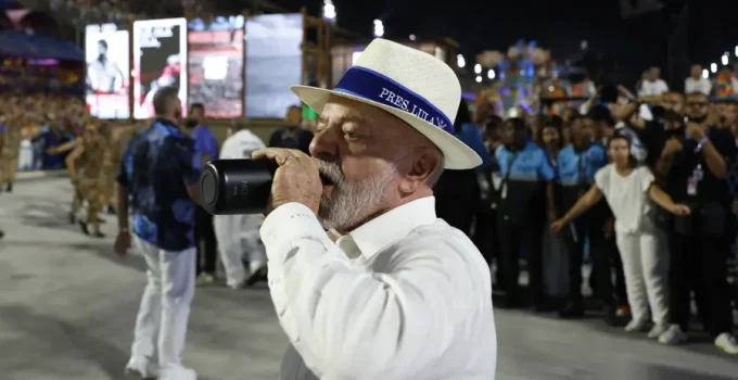 Carnaval na Sapucaí: Lula é Celebrado em Desfile Histórico com Mais de 70 Minutos de Exaltação e Ataques a Bolsonaro