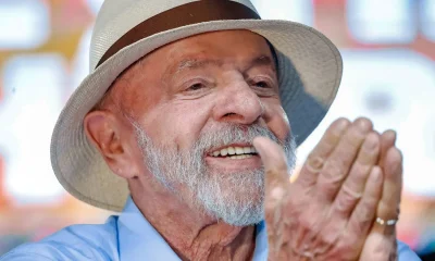 Deputado do PL aciona TSE contra desfile em homenagem a Lula, alegando pré-campanha e crime eleitoral em escola de samba