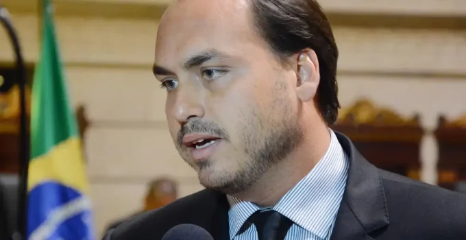 Carlos Bolsonaro Alerta: Ex-Presidente Jair Bolsonaro Passa Mal Novamente na Prisão em Brasília; Estado de Saúde Sob Monitoramento