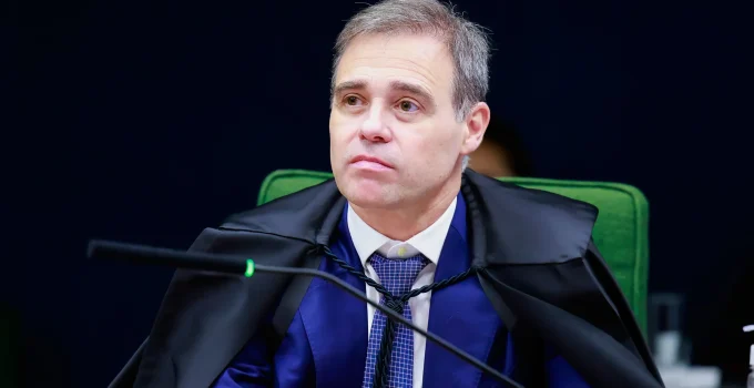 Ministro do STF André Mendonça destina lucros de empresa a dízimo e obras sociais após polêmica