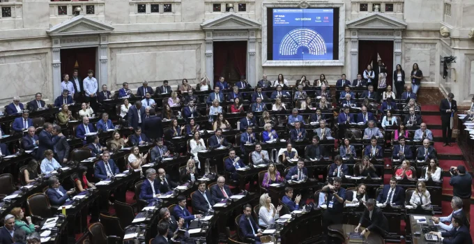 Argentina reduz maioridade penal para 14 anos e Brasil segue com debate travado há décadas; entenda o que muda
