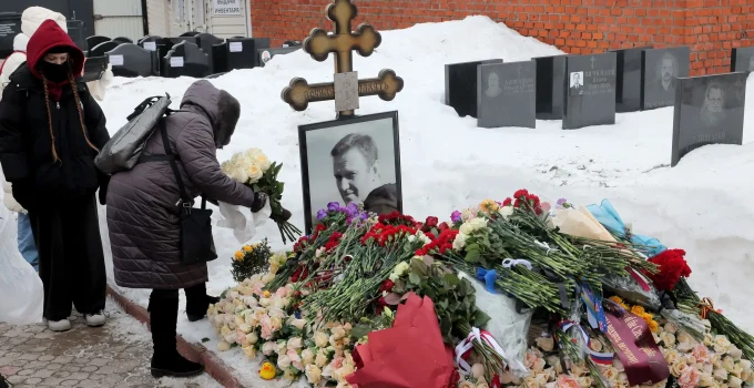 UE Aponta Kremlin como Responsável pela Morte de Navalny Após Dois Anos; "Regime Russo Silencia Opositores", Diz Chefe da Diplomacia