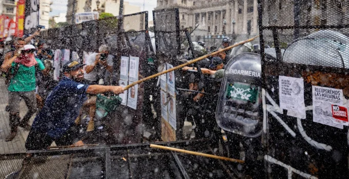 Argentina em Alerta: Maior Central Sindical Convoca Greve Geral de 24h Contra Reforma Trabalhista de Milei