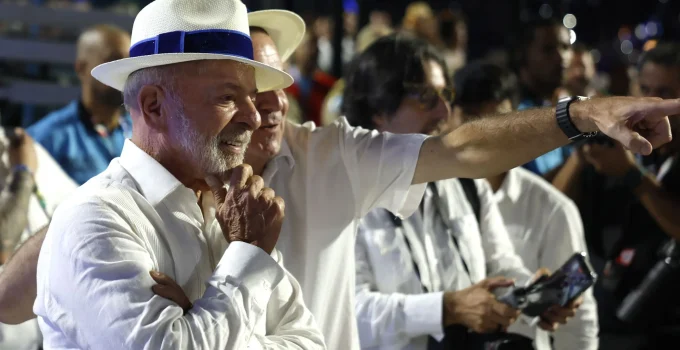 Carnaval da Corrupção? Desfile em Homenagem a Lula na Sapucaí Gera Escândalo e Acusações de Abuso de Poder Político