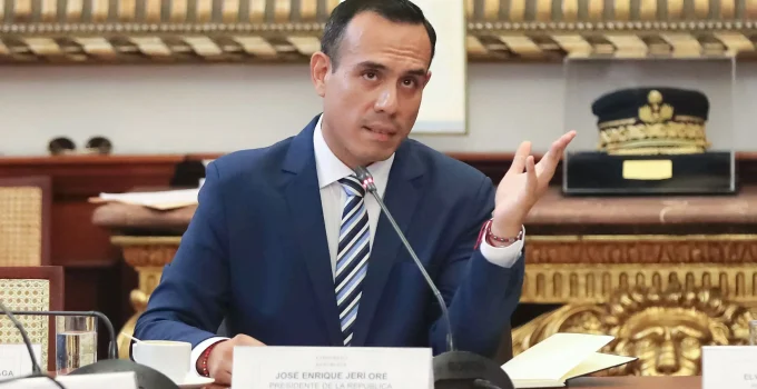 Peru em Crise: Congresso Destitui Presidente Interino José Jerí Após Escândalo de Tráfico de Influência