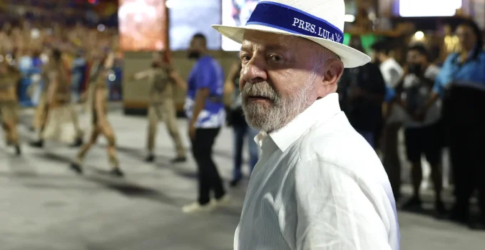 Carnaval do Rio: Acadêmicos de Niterói é rebaixada após polêmica homenagem a Lula e críticas a Bolsonaro