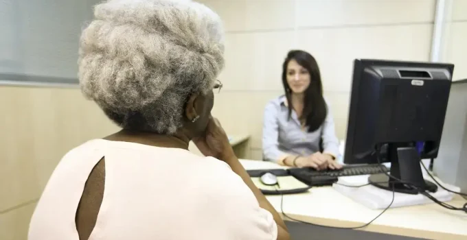 Aposentadoria: Dia Nacional Ignorado, Direitos Reduzidos e Descaso com 30 Milhões de Brasileiros Acima dos 60 Anos