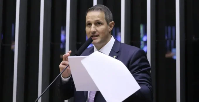 Motta mantém Derrite na relatoria do PL antifacção, mas PT critica: "novo erro" e "Frankenstein legislativo"