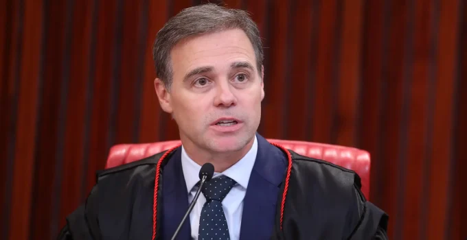 PF Ganha Autonomia no Caso Master: STF Libera Perícia em Dispositivos e Desfile de Carnaval Gera Dor de Cabeça para Lula