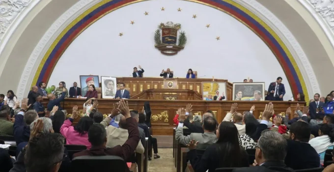Venezuela: Parlamento Aprova Lei de Anistia para Presos Políticos Após Pressão Internacional e Captura de Maduro