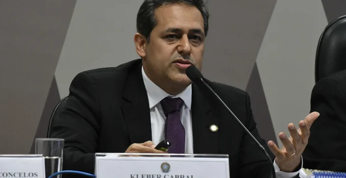 Presidente da Unafisco Depõe como Investigado na PF Após Críticas a Moraes no Inquérito das Fake News