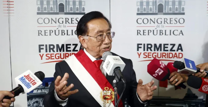 Presidente interino do Peru, Balcázar, enfrenta julgamento por corrupção em junho, após destituição de Jerí