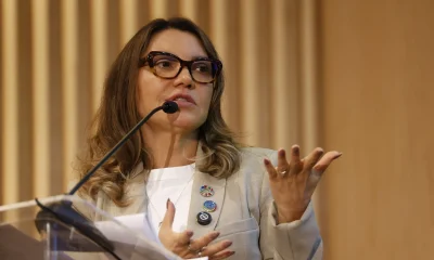 Janja em voo da FAB: Visita a barracão de escola de samba do Rio e agenda oficial em foco