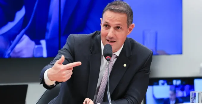Derrite em El Salvador: PL Antifacção avança com modelo Bukele e críticas do Planalto