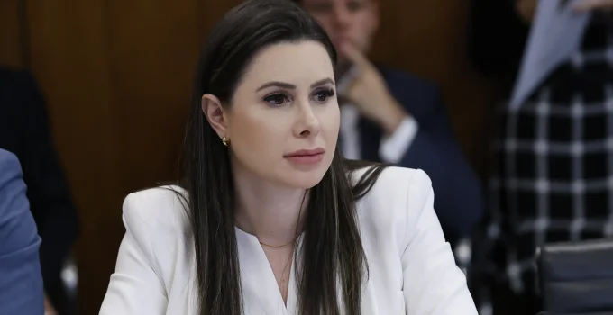 Bolsonaro define Carlos e Carol de Toni para o Senado em SC, mas PP reage e ameaça romper aliança para 2026
