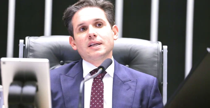 Câmara dos Deputados: Verba de Gabinete Dispara 13,7% Sem Votação em Plenário, Impacto Anual de R$ 540 Milhões em Debate Fiscal