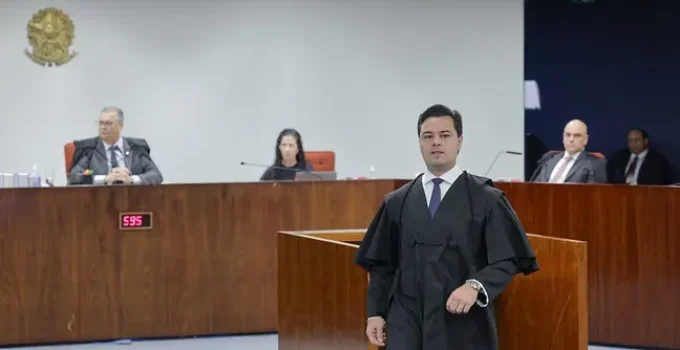 Chiquini em Foco: Advogado de ex-assessor de Bolsonaro vira alvo no STF após vídeo de Flávio Dino no Carnaval