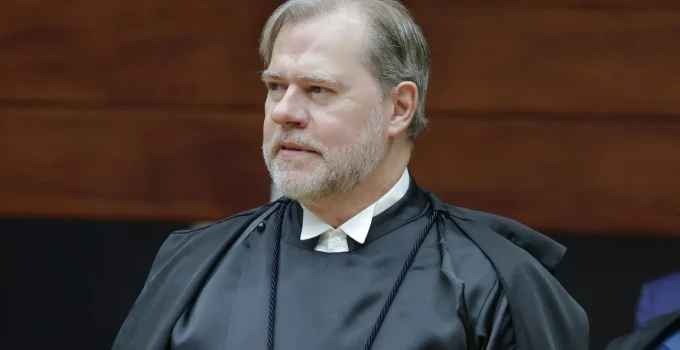 Fachin confirma arquivamento de pedido de suspeição contra Dias Toffoli no caso Master, validando provas autorizadas pelo ministro