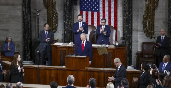 Trump Declara "Era de Ouro" nos EUA e Critica Derrubada de Tarifas pela Suprema Corte