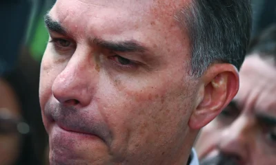 Flávio Bolsonaro propõe FIM DA REELEIÇÃO presidencial e cita 'mea culpa' de FHC; entenda a PEC