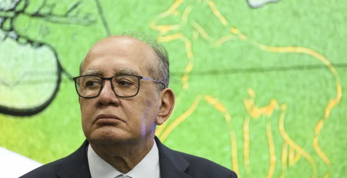 Gilmar Mendes defende autonomia financeira do Judiciário e critica 'penduricalhos' que distorcem o teto salarial