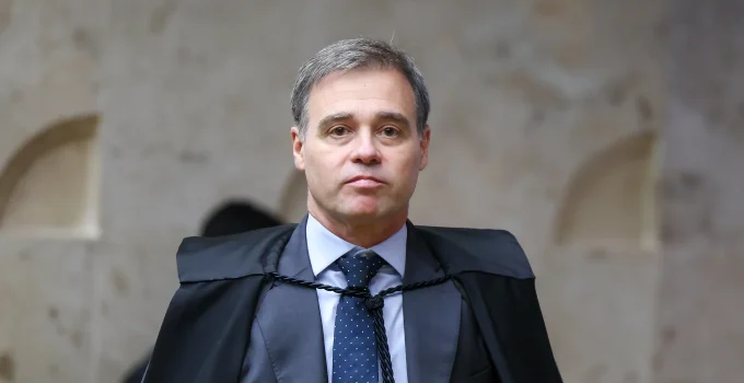 Alerta de André Mendonça no STF: Ministro e Pastor Expõe Tentações Financeiras e do Poder Pós-Caso Banco Master