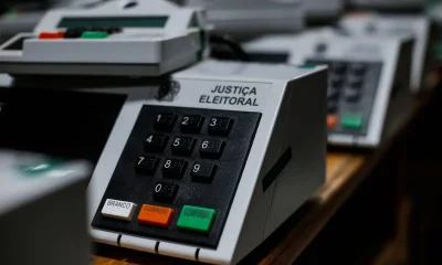 Desconfiança em Urnas Eletrônicas Dispara no Brasil: Efeito Streisand e o Papel do Judiciário na Crise de Credibilidade