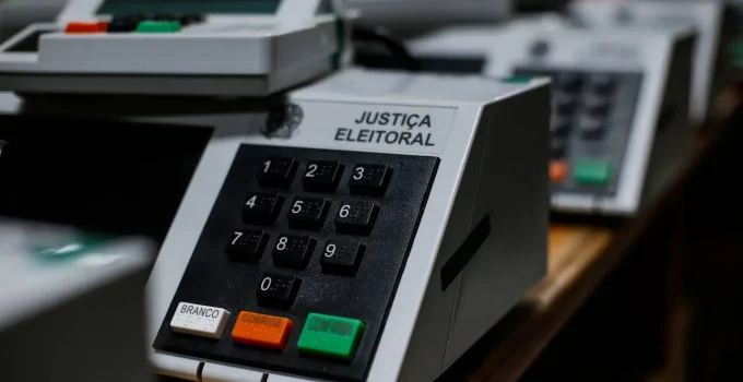 Desconfiança em Urnas Eletrônicas Dispara no Brasil: Efeito Streisand e o Papel do Judiciário na Crise de Credibilidade