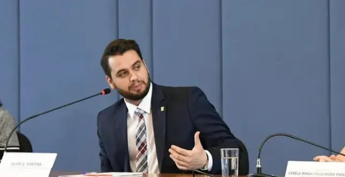 STF Mantém Prisão de Filipe Martins, Ex-Assessor de Bolsonaro, Após Audiência de Custódia Por Uso de LinkedIn