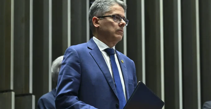 Senador Alessandro Vieira promete recorrer de decisão de Gilmar Mendes que blindou empresa ligada a irmãos de Dias Toffoli