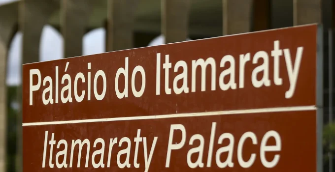 Brasil condena ataques de EUA e Israel ao Irã e se solidariza com países do Golfo atingidos por retaliações iranianas