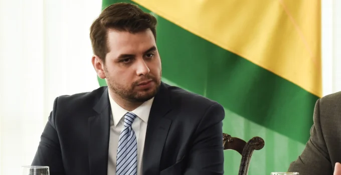 Filipe Martins, ex-assessor de Bolsonaro, é preso por Alexandre de Moraes: entenda o caso e as acusações