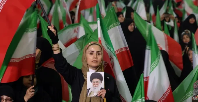 Revolução no Oriente Médio? Iranianos celebram pelo mundo possível morte de Ali Khamenei após ataques de EUA e Israel
