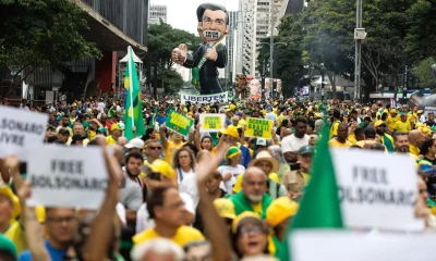 Manifestações de 1º de Março: A Massa em Movimento e a Beleza da Esperança Insistente